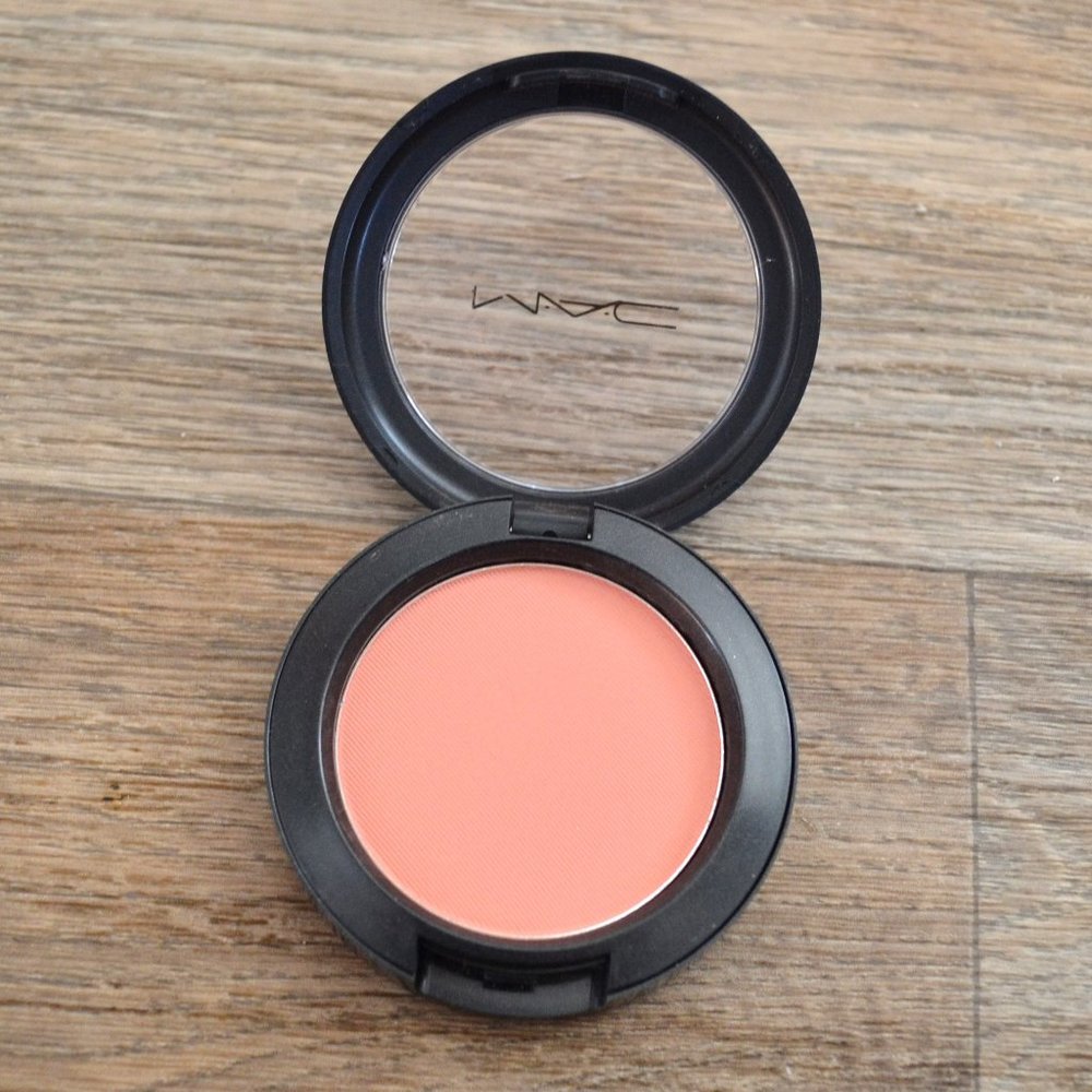 New MAC Cosmetics Melba Matte Powdered Blush - Picture 1 of 3